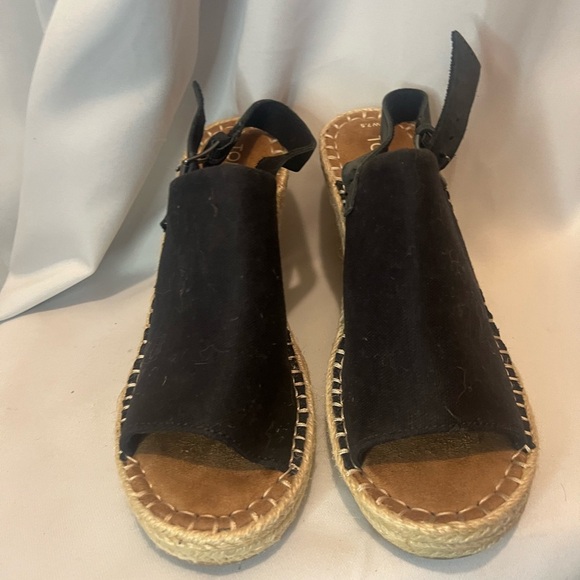 Toms Black and Tan Espadrille Wedges Size 7.5 - Picture 9 of 9